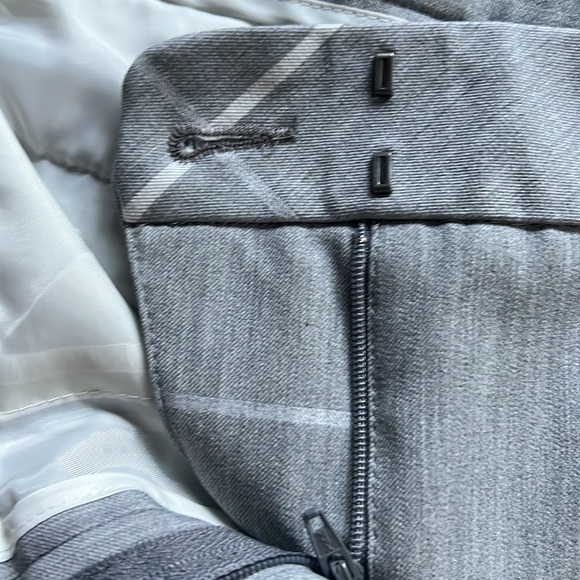 Express size 8R, columnist gray block capri - Picture 2 of 8